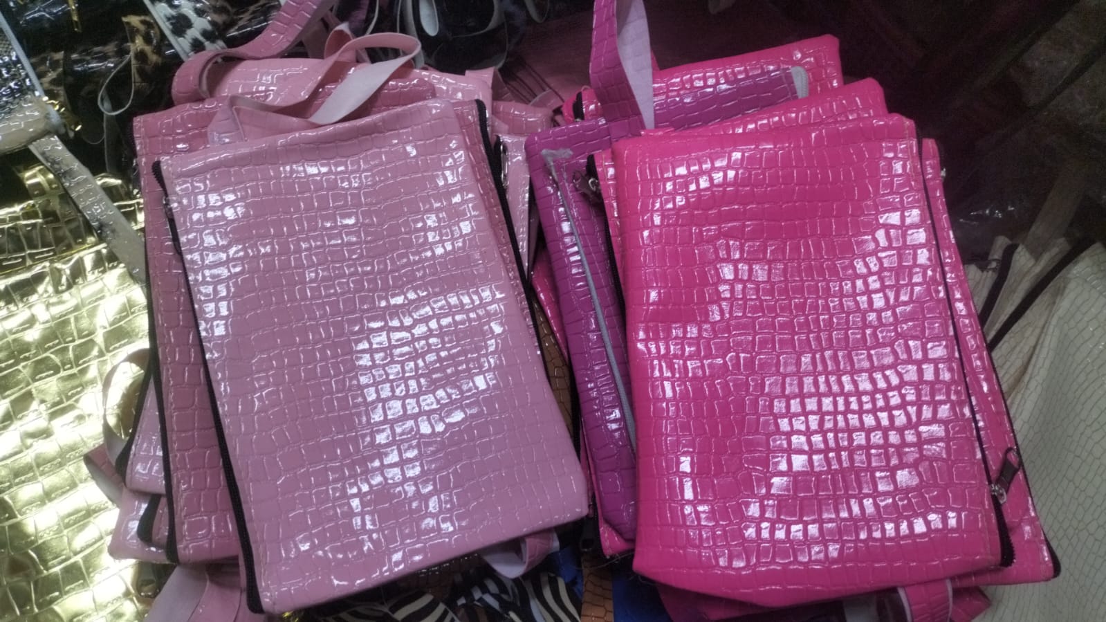 شنطه كليشى حريمى كبيره